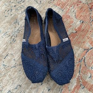 Navy Toms size 8